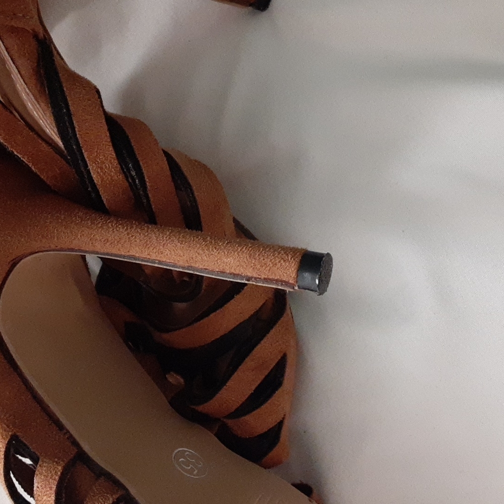 heels - Picture 4 of 4